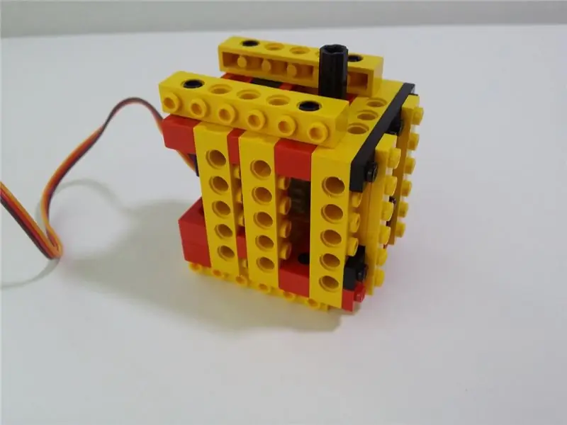 Servo SG90 con Lego non modificato