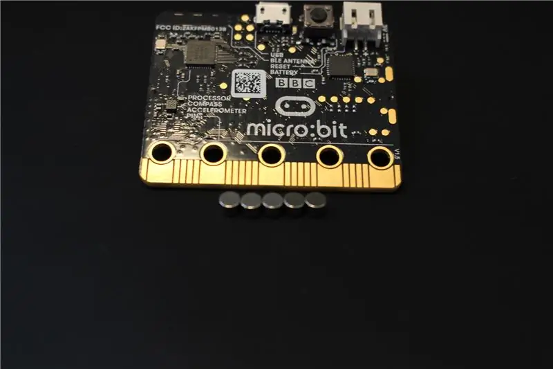 Tilføjelse af magneter til din Micro: bit pins