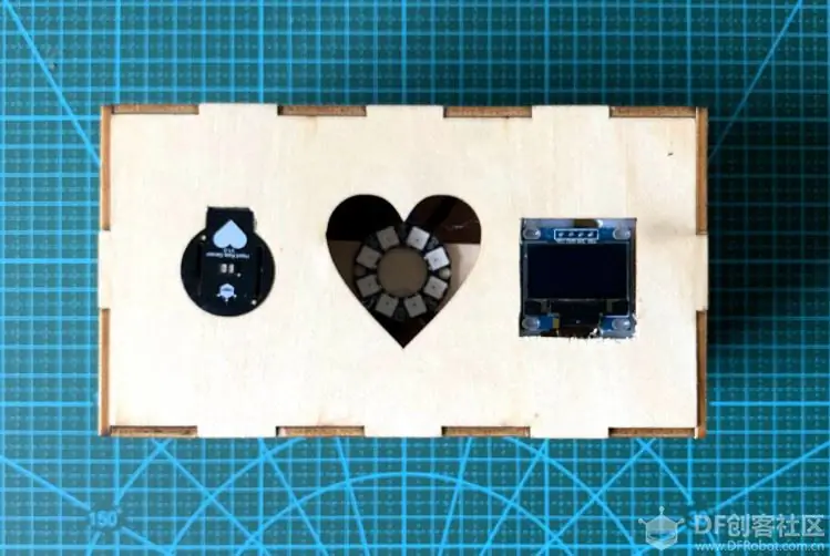 Conecte el sensor al panel de control principal con los cables de puente