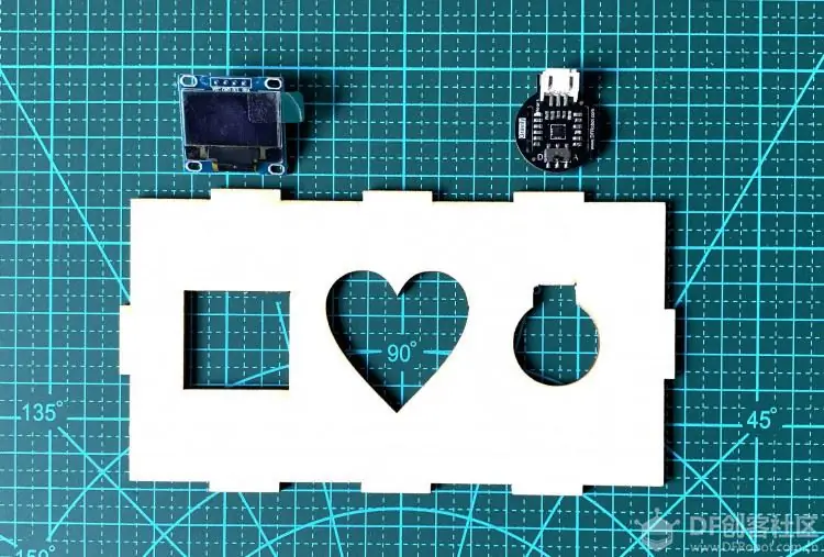 Asegure la pantalla LCD y el sensor de frecuencia cardíaca con Hot Melt en el panel