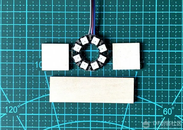 Bevestig de 8bytes RGB-ring aan de achterkant van het paneel