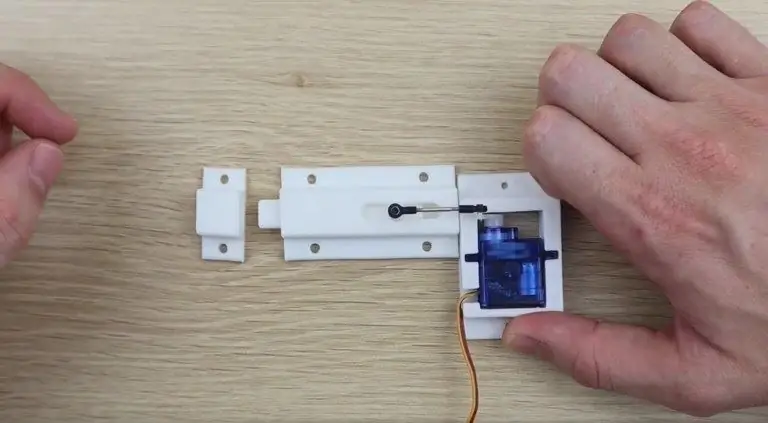 Stampa 3D e assembla il meccanismo di blocco