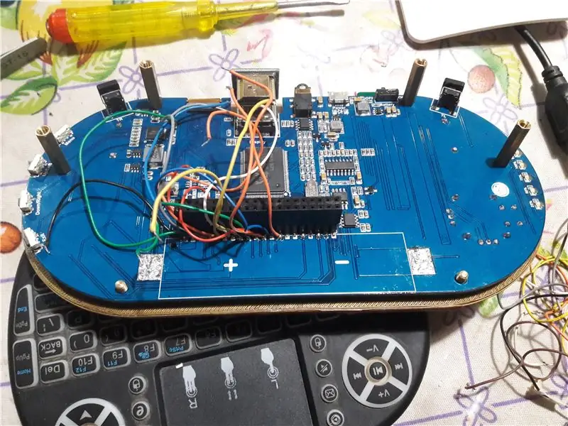 Desolder batteriholderen/ Desoldar El Porta Baterías