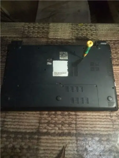 Inaalis ang Touchpad Assembly