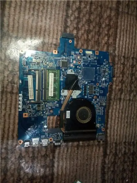 Inaalis ang Mother Board