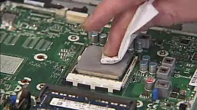 So reinigen Sie Ihre CPU und tragen neue Wärmeleitpaste auf