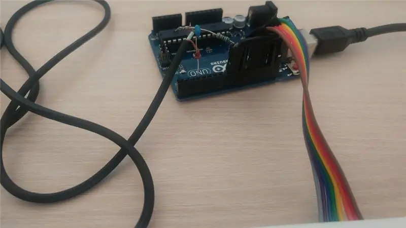 Collega il cavo di uscita audio e il filtro passa-basso ad Arduino