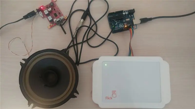 Collega l'altoparlante attivo all'uscita audio da Arduino