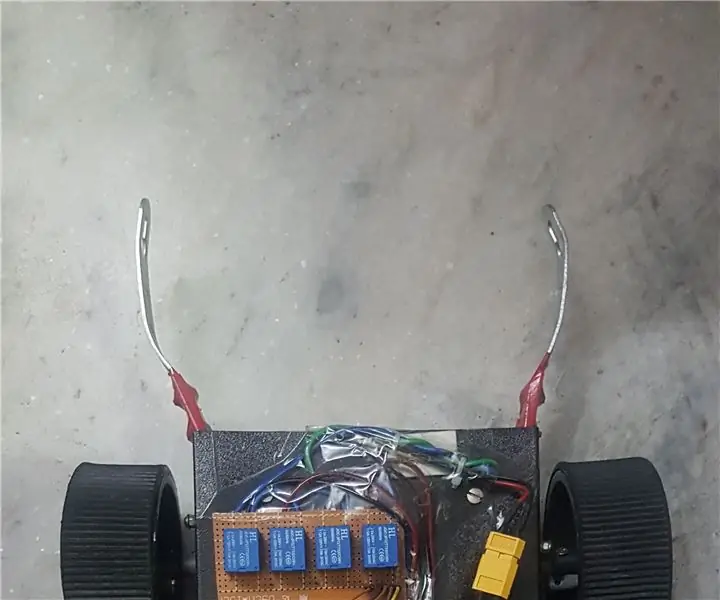 Draadlose Arduino -robot wat deur 'n rekenaar beheer word: 4 stappe