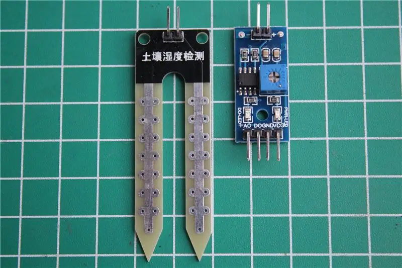 Kā lietot augsnes mitruma sensoru, izmantojot Arduino