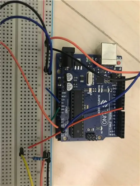 Menghubungkan Sensor