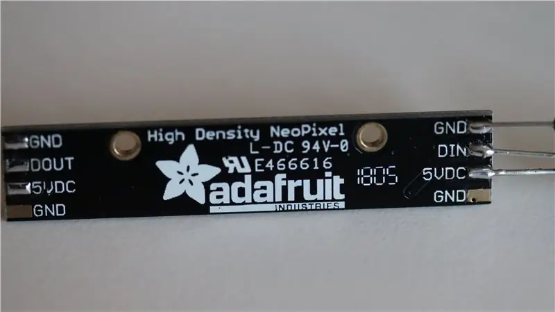 Припаяйте перемычки между мужчинами к кольцу Adafruit NeoPixel и стик NeoPixel