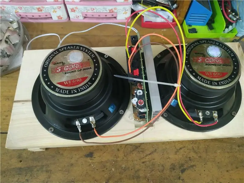 Menghubungkan Speaker Dengan Papan Amplifier