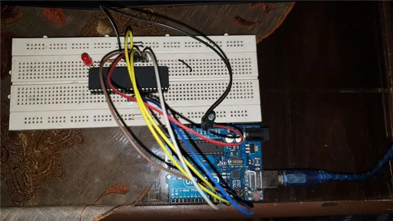 Verbinden Sie Arduino mit AVR