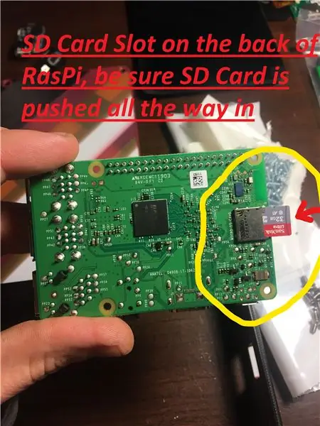 Ipasok ang MicroSD Card Sa Raspberry Pi at Maglakip ng 3D Printed Frame