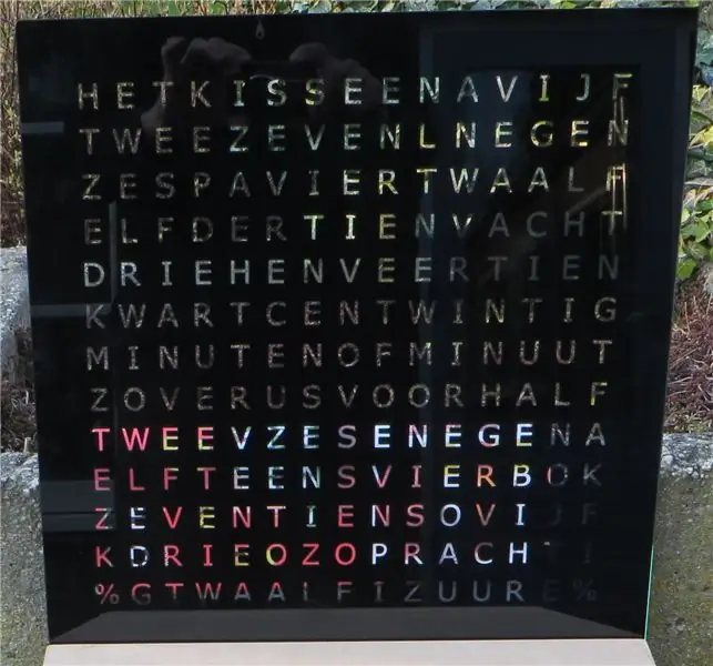 Word Clock mit Regenbogeneffekt und Hintergrundbeleuchtung