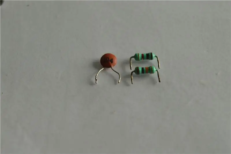 Resistor хүчдэл хуваагч сүлжээг нэмж байна