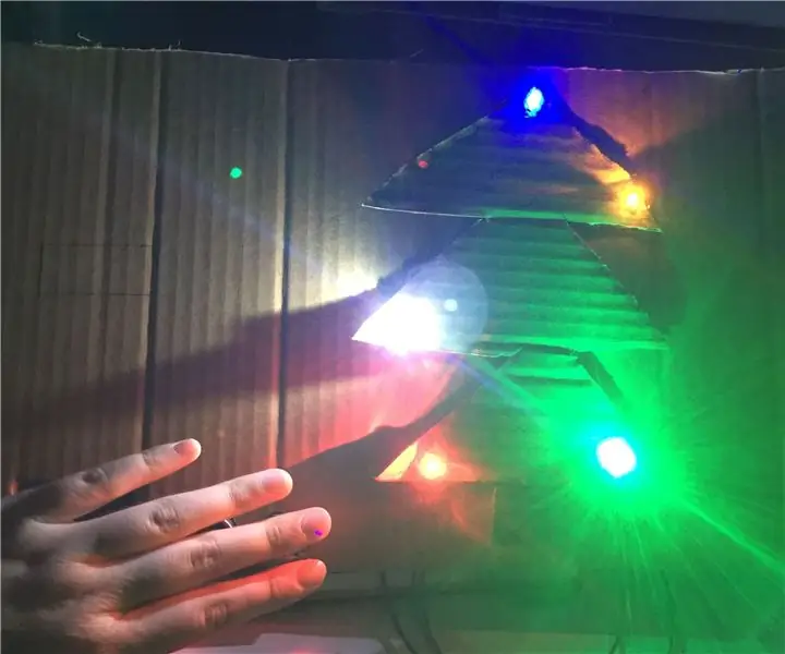 Easy Christmas Tree Led: 4 Βήματα