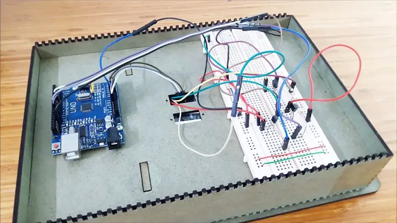 बॉक्स में LED स्ट्रिप और Arduino स्थापित करें