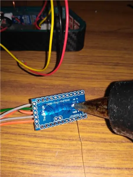 ARDUINO እና BUZZER ን ማያያዝ