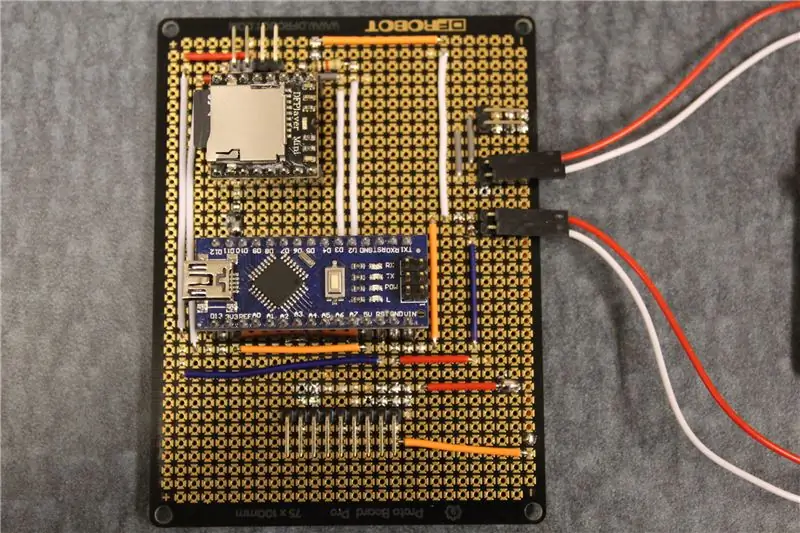 Elektronica: de PCB en het grootste deel van de elektronica solderen