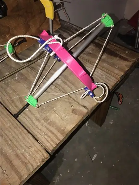 Tensegrity robot peegeldunud paarist tetraeedritest?