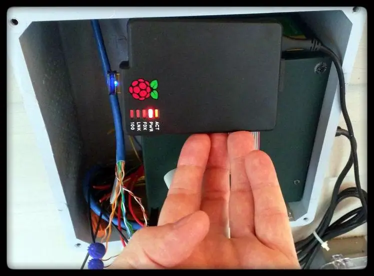 DIY lavspenning utendørs belysning kontrollert ved hjelp av Raspberry Pi