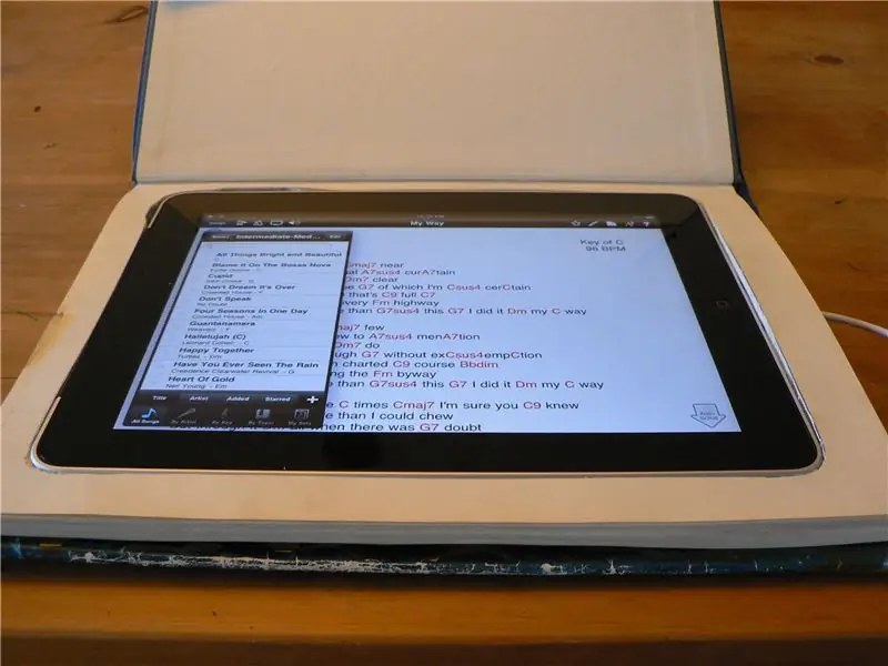 Återanvänd en bok till ett iPad Stealth -fodral: 8 steg (med bilder)