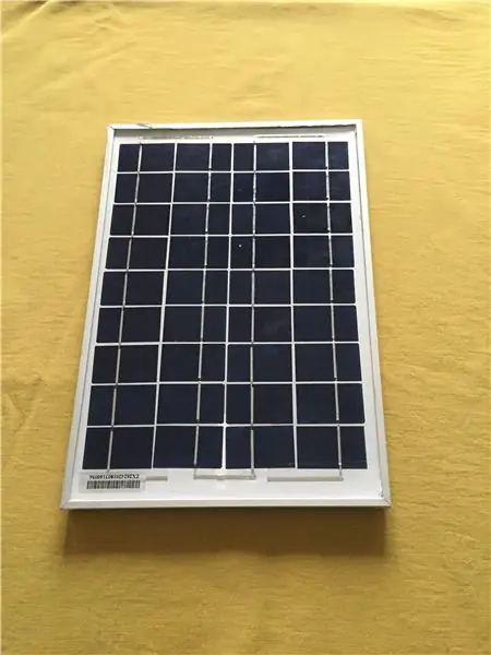 Rega inteligente de plantas alimentada por um painel solar