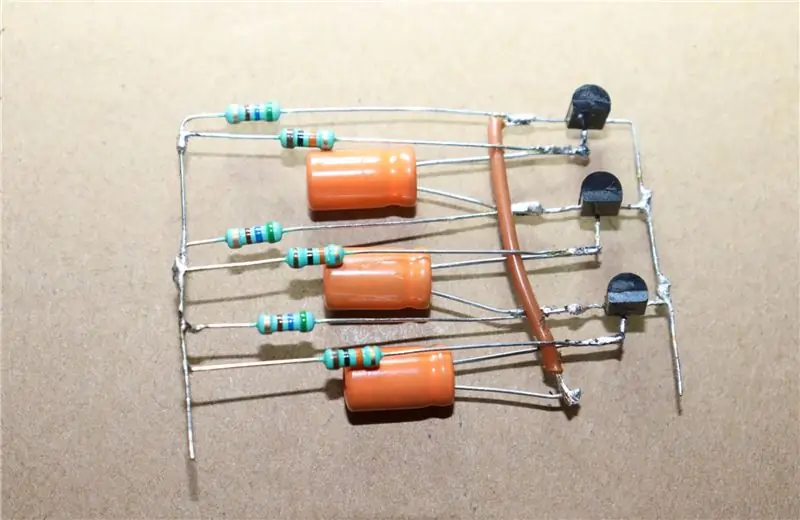 Unganisha waya zote za Resistors za 10K na 560