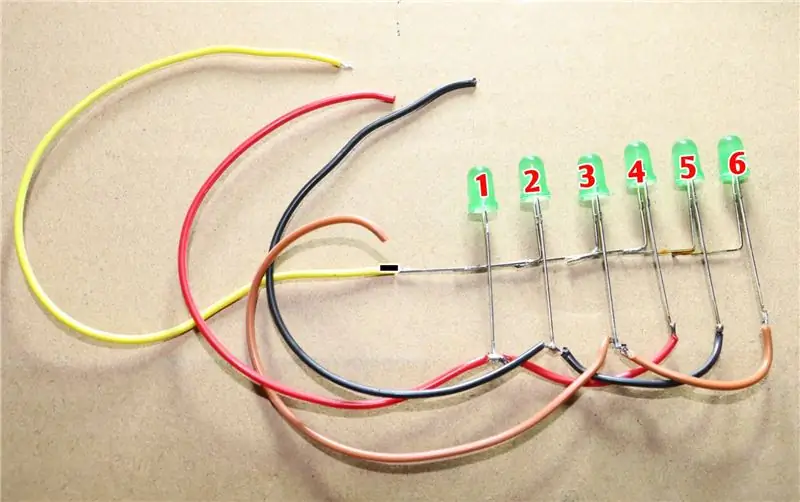 Koble en Wire til -ve Leg of LEDs