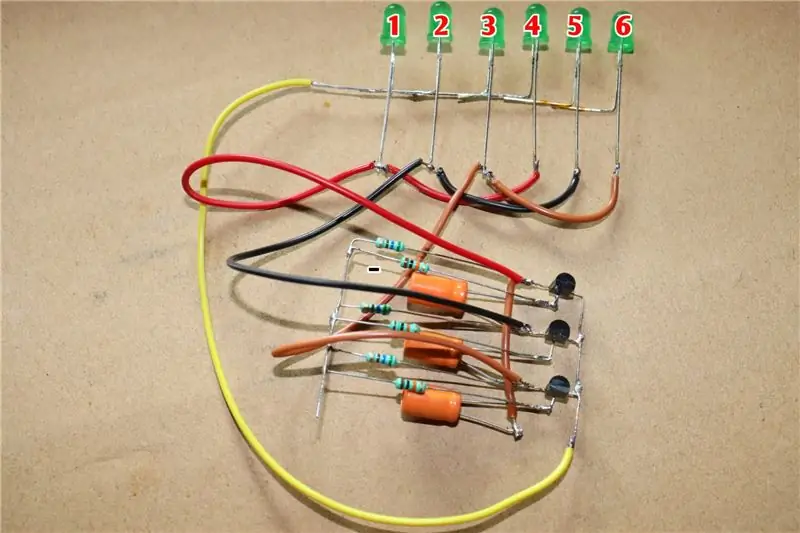 Ikonekta ang mga Wires ng LED sa Circuit