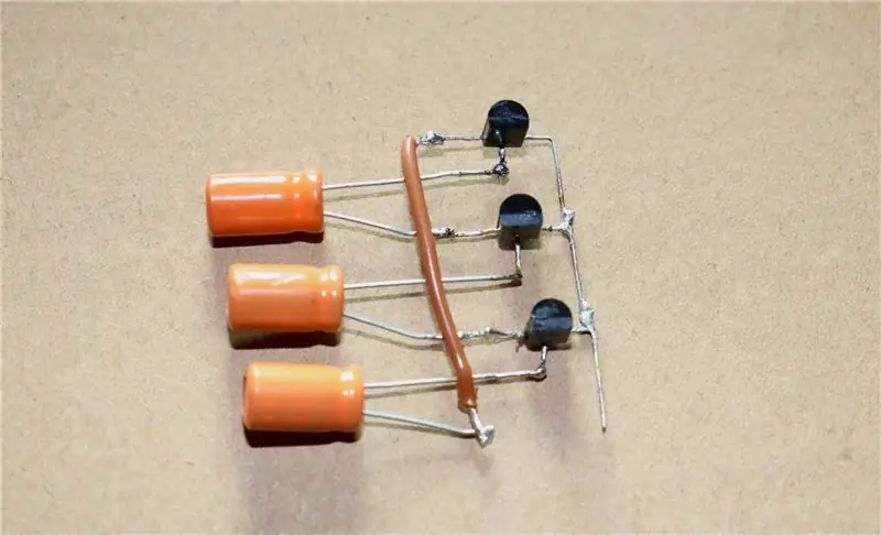 የ 3 ኛ Capacitor ን ያገናኙ +ve ፒን