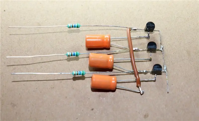 560 Ohm Resistor ን ያገናኙ