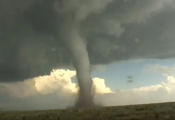 O Modelo a escala del ferrocarril Tornado