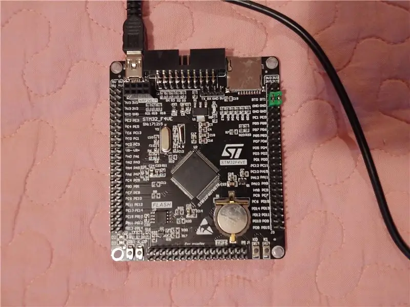 STM32F407VET6 السبورة السوداء و MicroPython