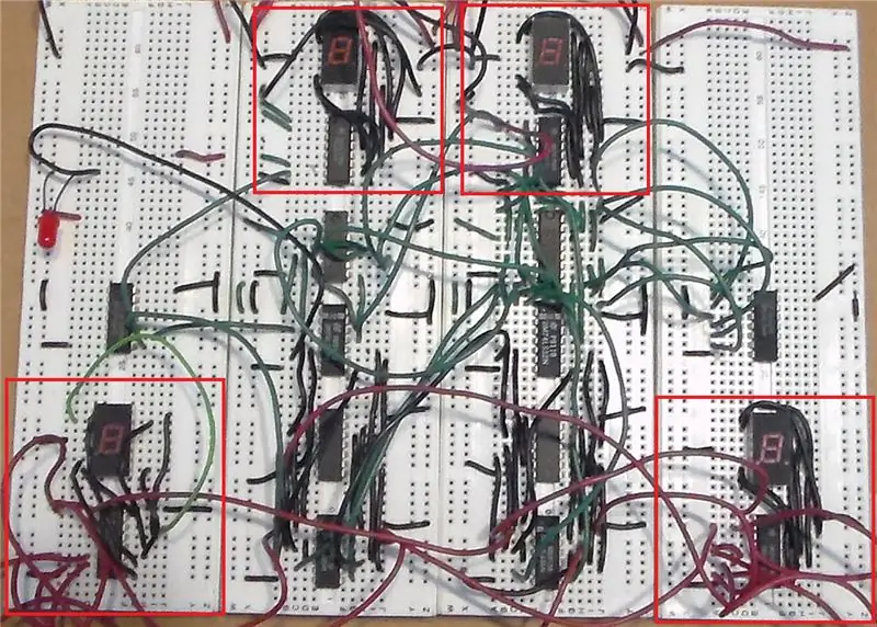 Konstruer 4 syv-segmenters skjerm med førerkretser som vist i diagrammet nedenfor. Koble to syv-segmenter til 4-bits Adder og to til 4-biters binær-til-BCD-omformeren som vist i blokkdiagrammet i begynnelsen av denne instruksen