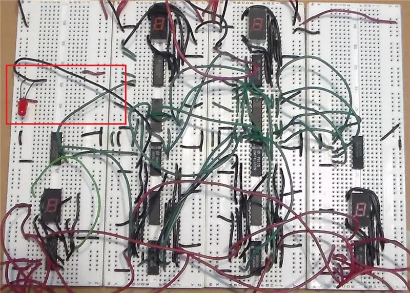 Verbinden Sie eine LED mit dem Co3-Ausgang der 4-Bit-Binär-zu-BCD-Wandlerschaltung, wie im Blockdiagramm am Anfang dieser Anleitung gezeigt