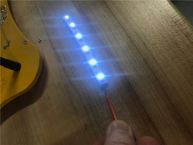 Sluit de USB aan op de LED