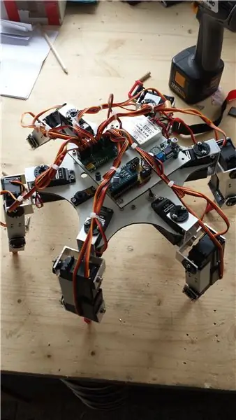 Hexapod Arduino Pololu Maestro Servo Ohjaus: 11 vaihetta