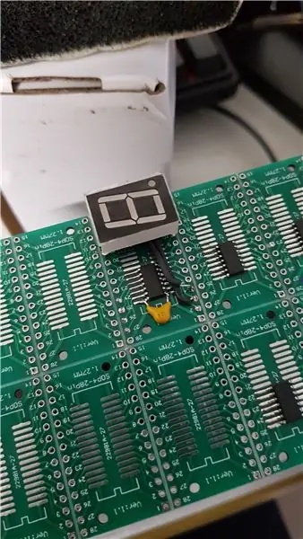 Solder ang 7-segment na Display