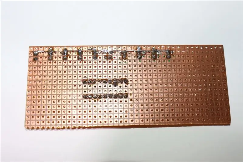 Lötstifte von IC-Basis und LEDs