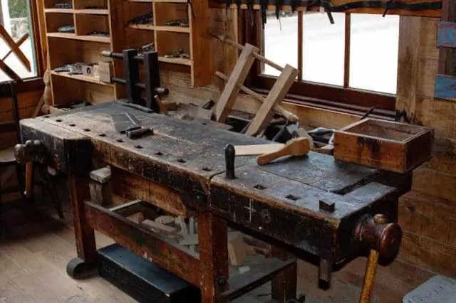 Workbench Laptop Sawv Los Ntawm Qhov Qub Qub: 5 Kauj Ruam