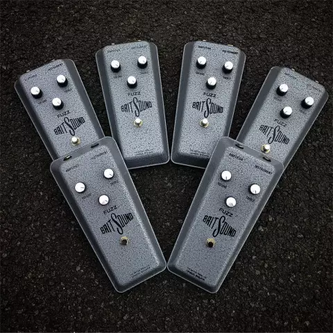 Pedal Fuzz Mewah: 20 Langkah (dengan Gambar)