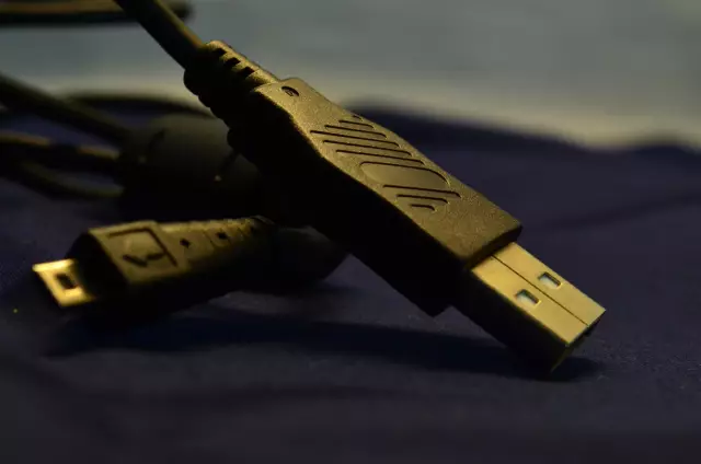 Krijoni një ikonë të personalizuar të USB dhe emrin: 3 hapa